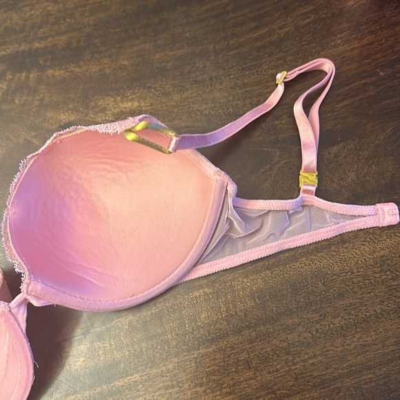 Victoria’s Secret bra size 32D use good condition - Picture 2 of 5